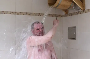 К чему снится обливание холодной водой